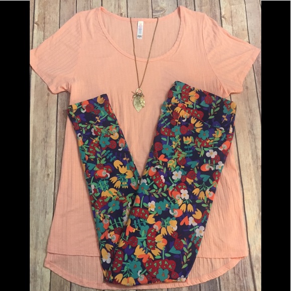 LuLaRoe Tops - LuLaRoe Large Classic Tee with TC Leggings